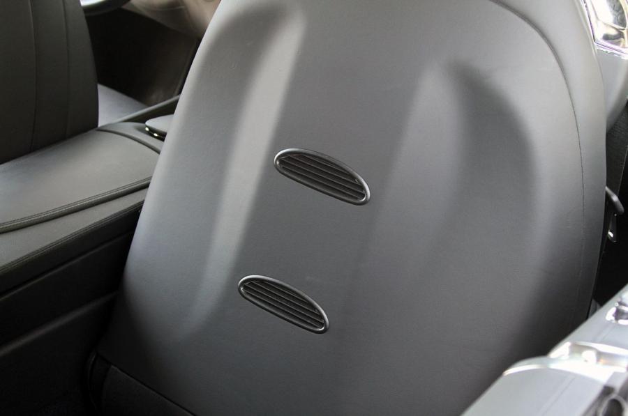  Mercedes-Benz CL63 AMG 2011 года  (фото 23 из 62)
